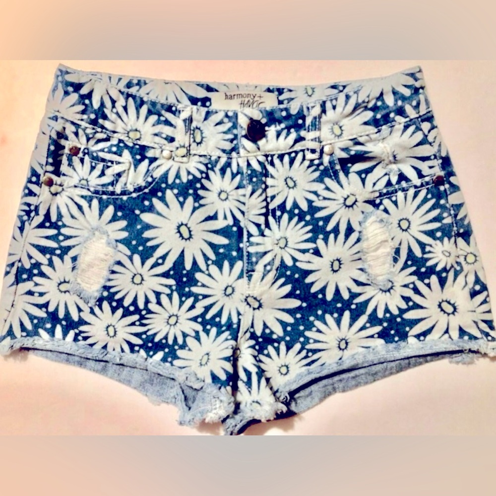 denim Jean shorts destressed daisy waist 28” Size 4